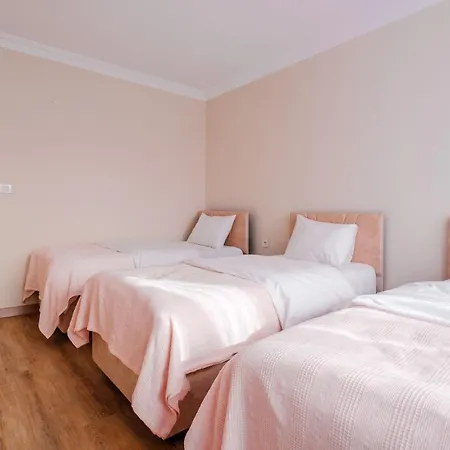 Appartement Tranquil Flat With Balcony In *